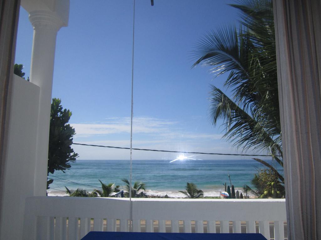 White Surfing Beach Resort Unawatuna Habitación foto